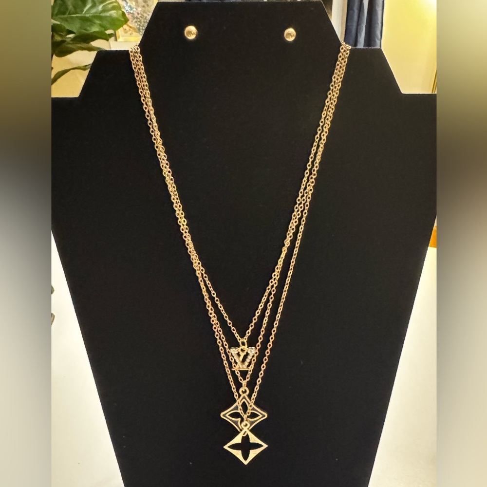 Clover Necklace & Stud Set